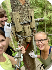 Relancer team in adventure park